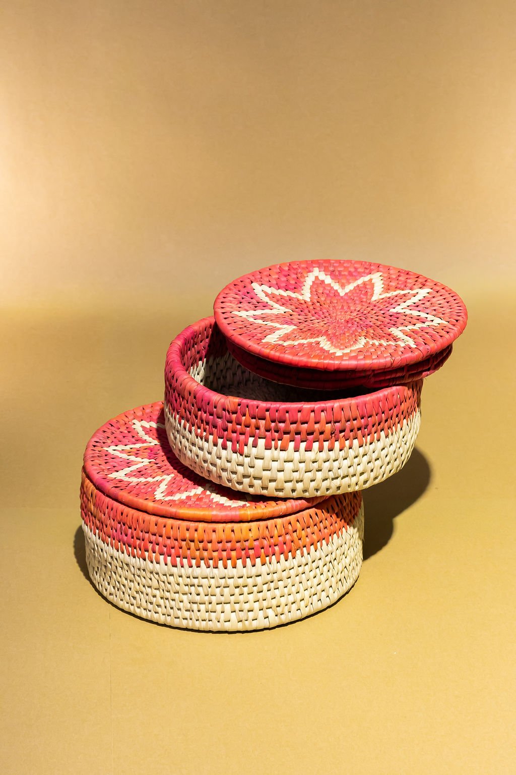 round coloured hotpots